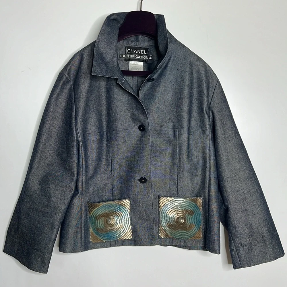 Chanel Sz 42 Denim Cotton Beaded Patch Pocket Elastic Back Logo Button Jacket